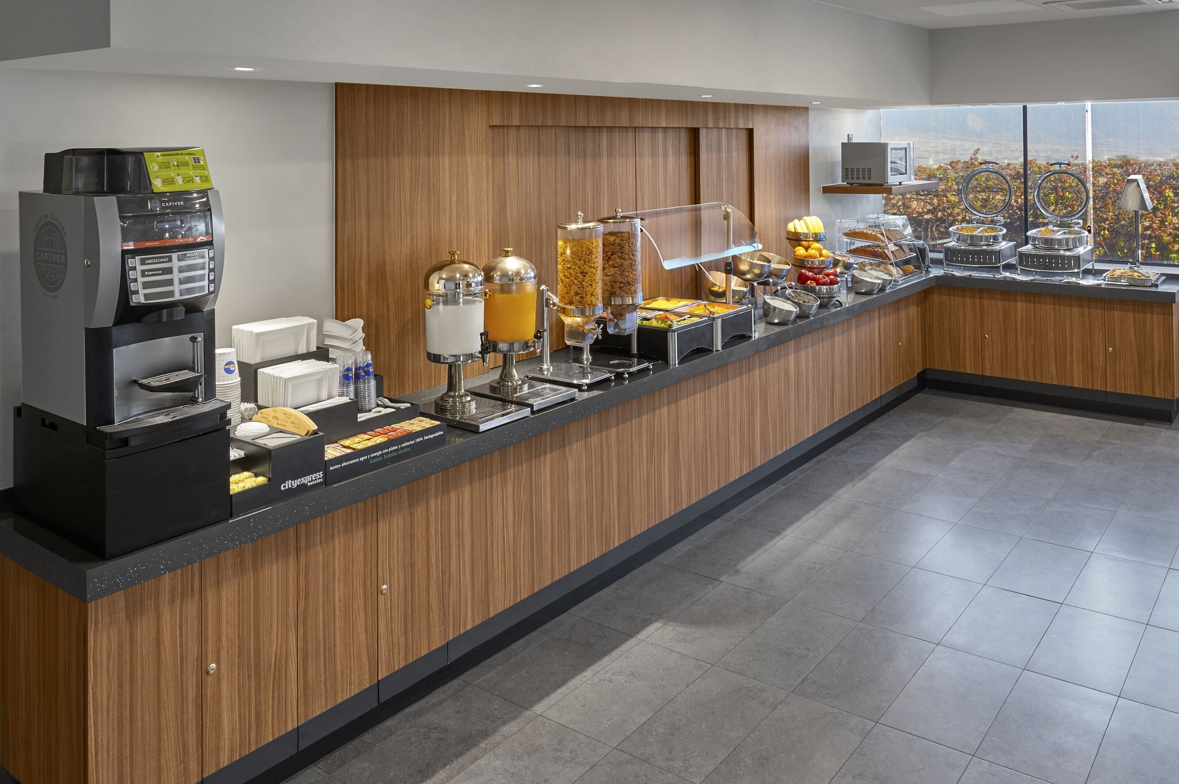 free daily full breakfast