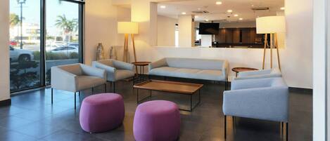 Bar-salon dans le hall
