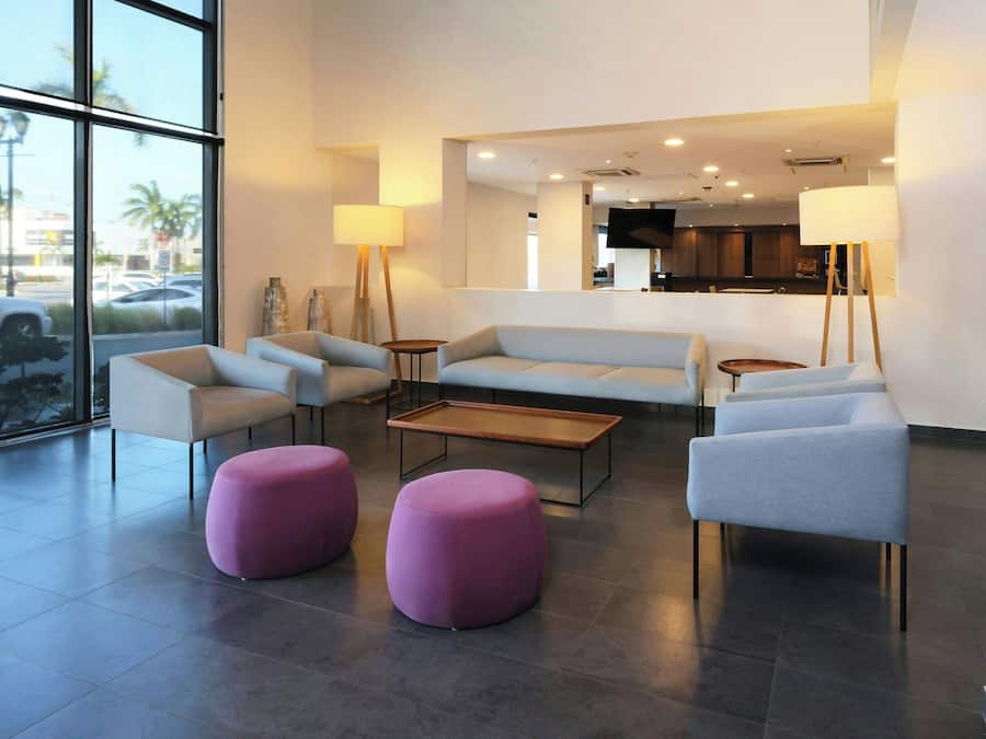 Lobby lounge