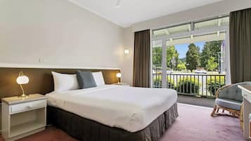 Standard Room, 1 King Bed | In-room safe, iron/ironing board, free cribs/infant beds, rollaway beds
