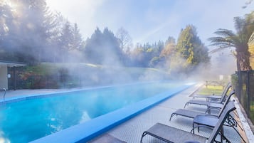 2 piscines extérieures