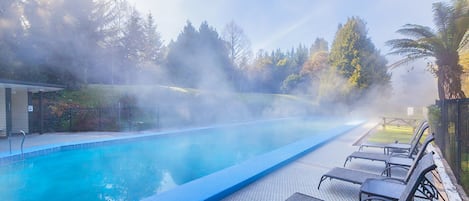 2 piscinas al aire libre, sillones reclinables de piscina