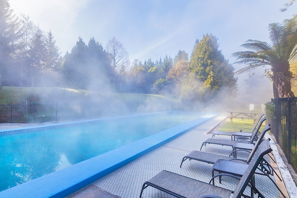 2 outdoor pools