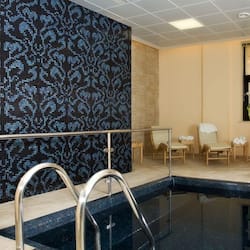 Couples treatment room(s), sauna, hot tub, steam room