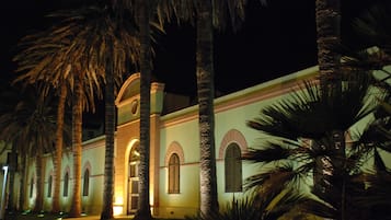 Facciata della struttura - sera/notte