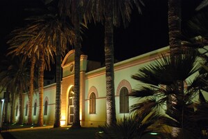 住宿正面 - 傍晚/夜晚