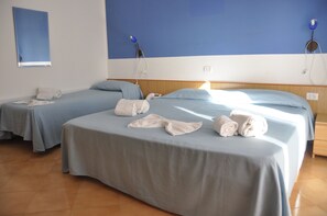 Standard Room | Minibar, in-room safe, desk, iron/ironing board