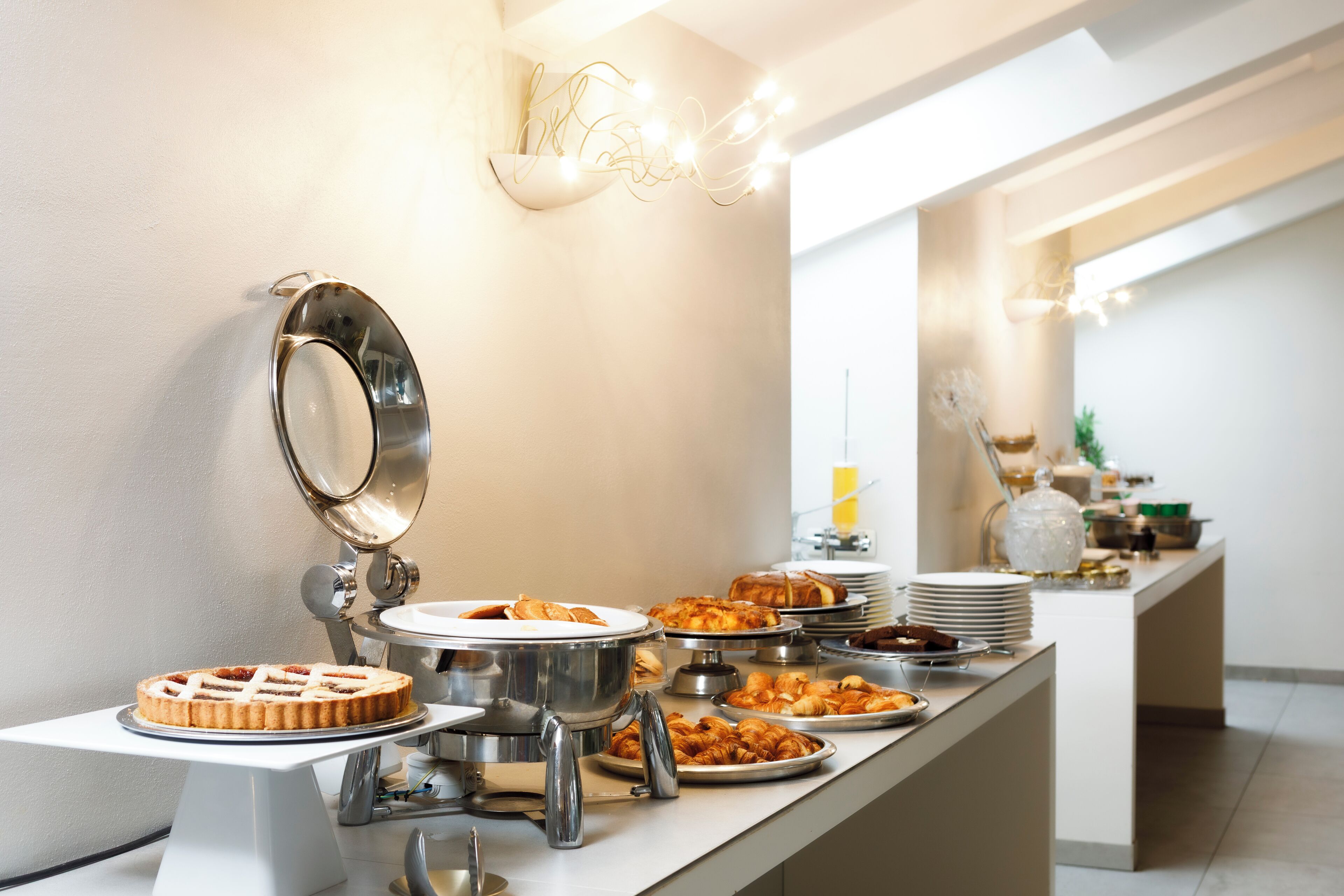 Petit déjeuner buffet (8 EUR par personne)