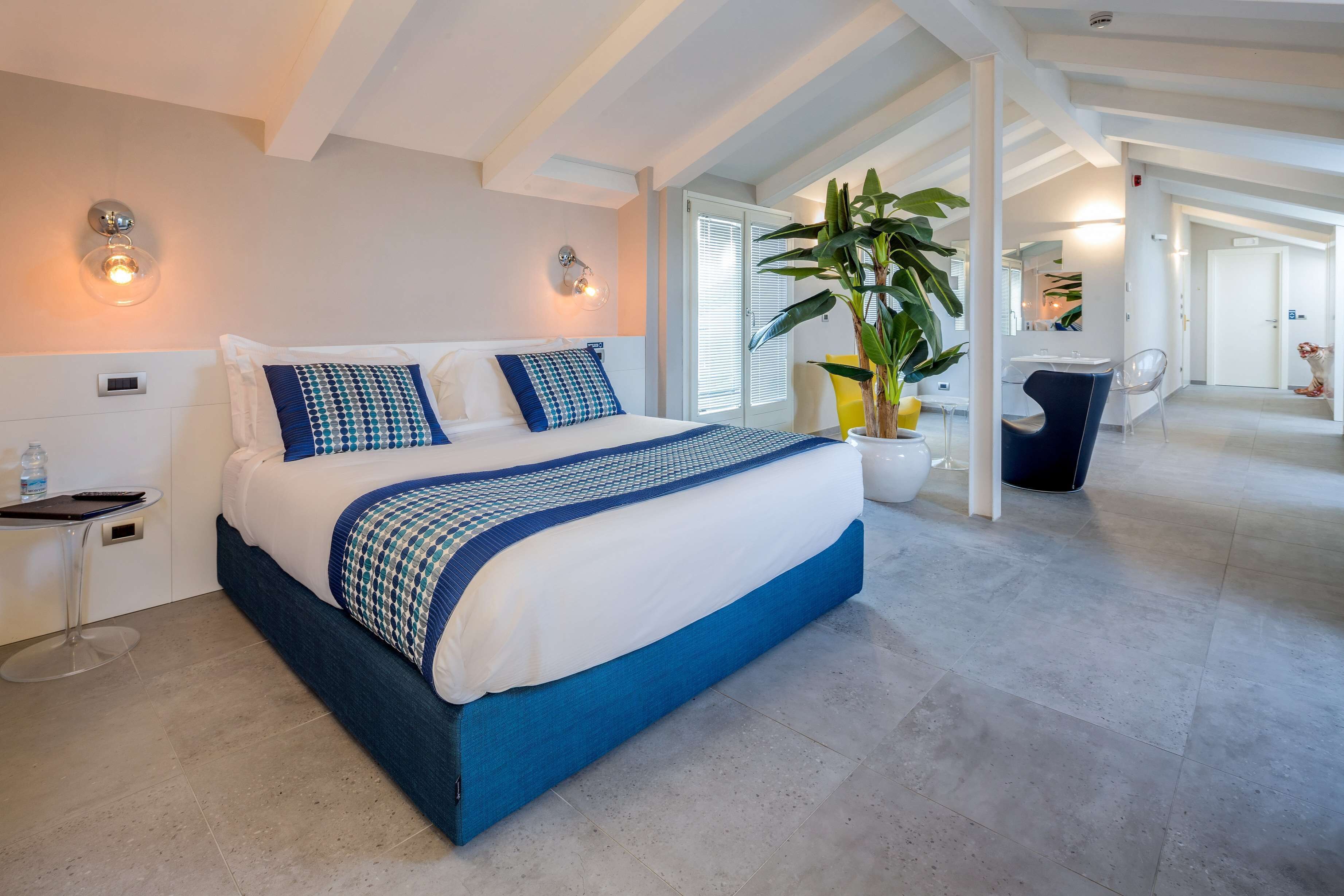 design suite, 1 king bed, non smoking, balcony | 1 bedroom, hypo-allergenic bedding, minibar, in-room safe