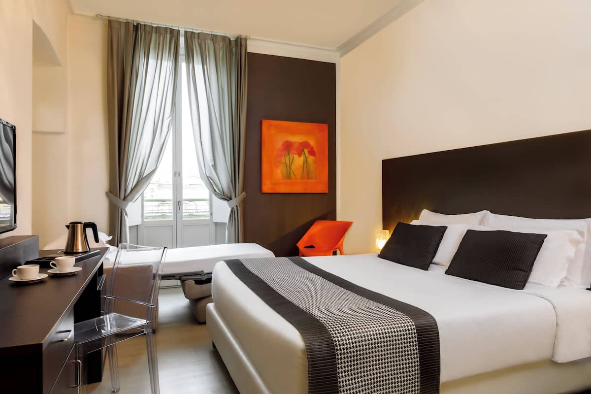 Hypo-allergenic bedding, minibar, in-room safe, desk