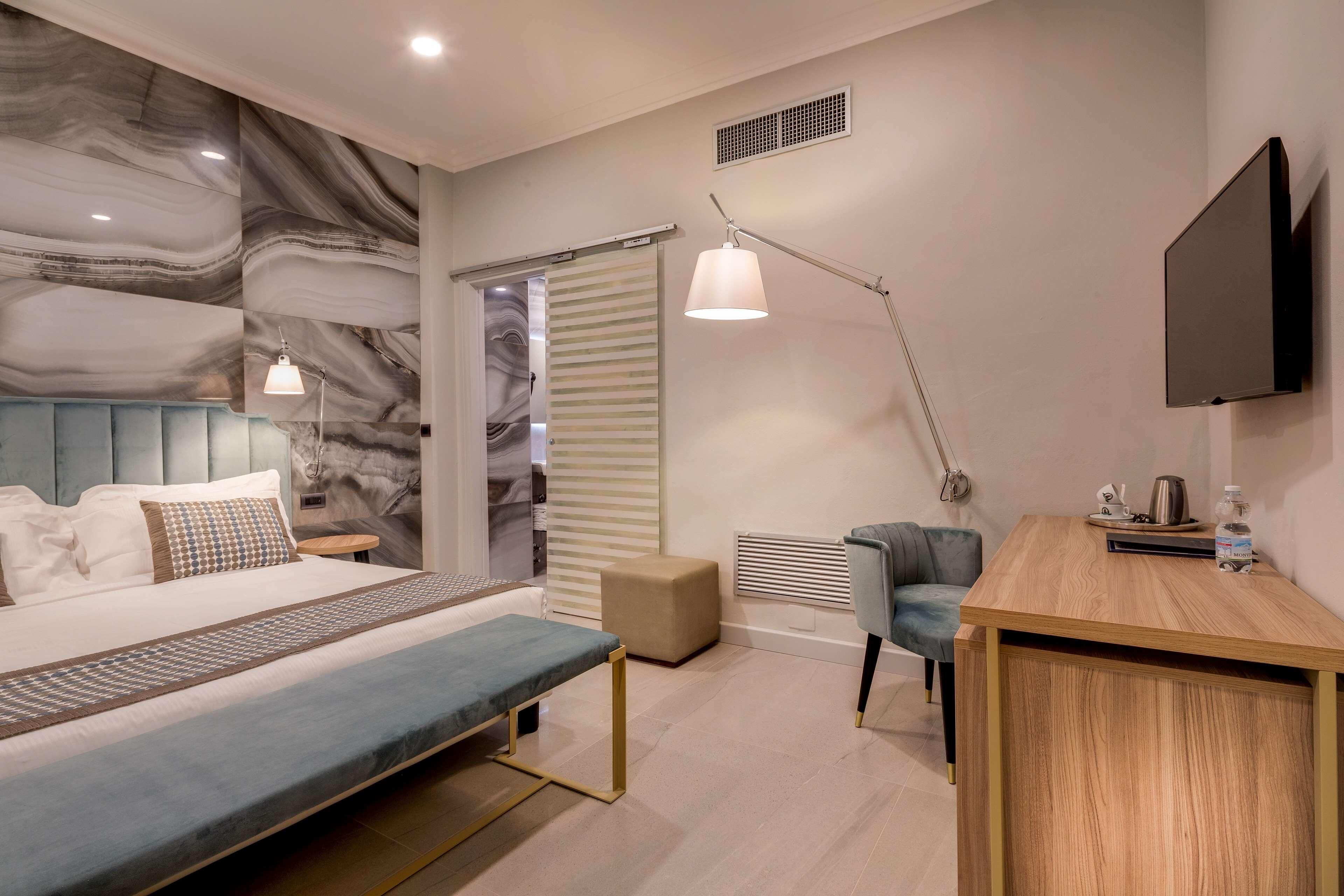 Bộ đồ giường kháng dị ứng, minibar, két bảo mật tại phòng, bàn 