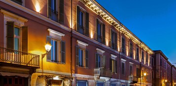 Fachada del alojamiento - Noche