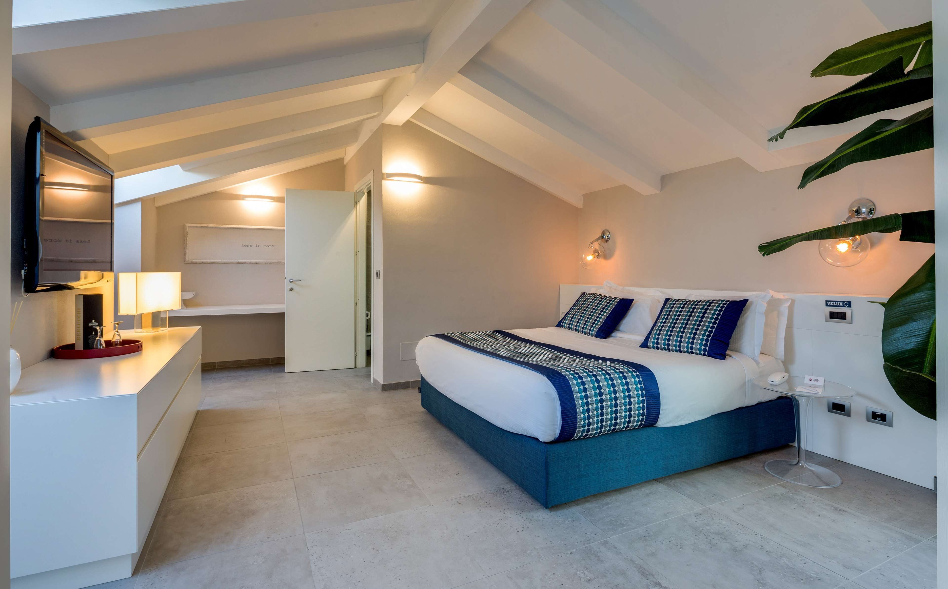 design suite, 1 king bed, non smoking, balcony | 1 bedroom, hypo-allergenic bedding, minibar, in-room safe