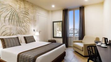 Hypo-allergenic bedding, minibar, in-room safe, desk