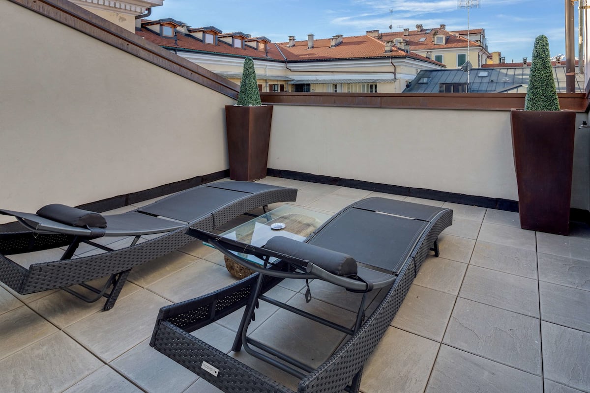 Design Suite, 1 King Bed, Non Smoking, Balcony | Terrace/patio