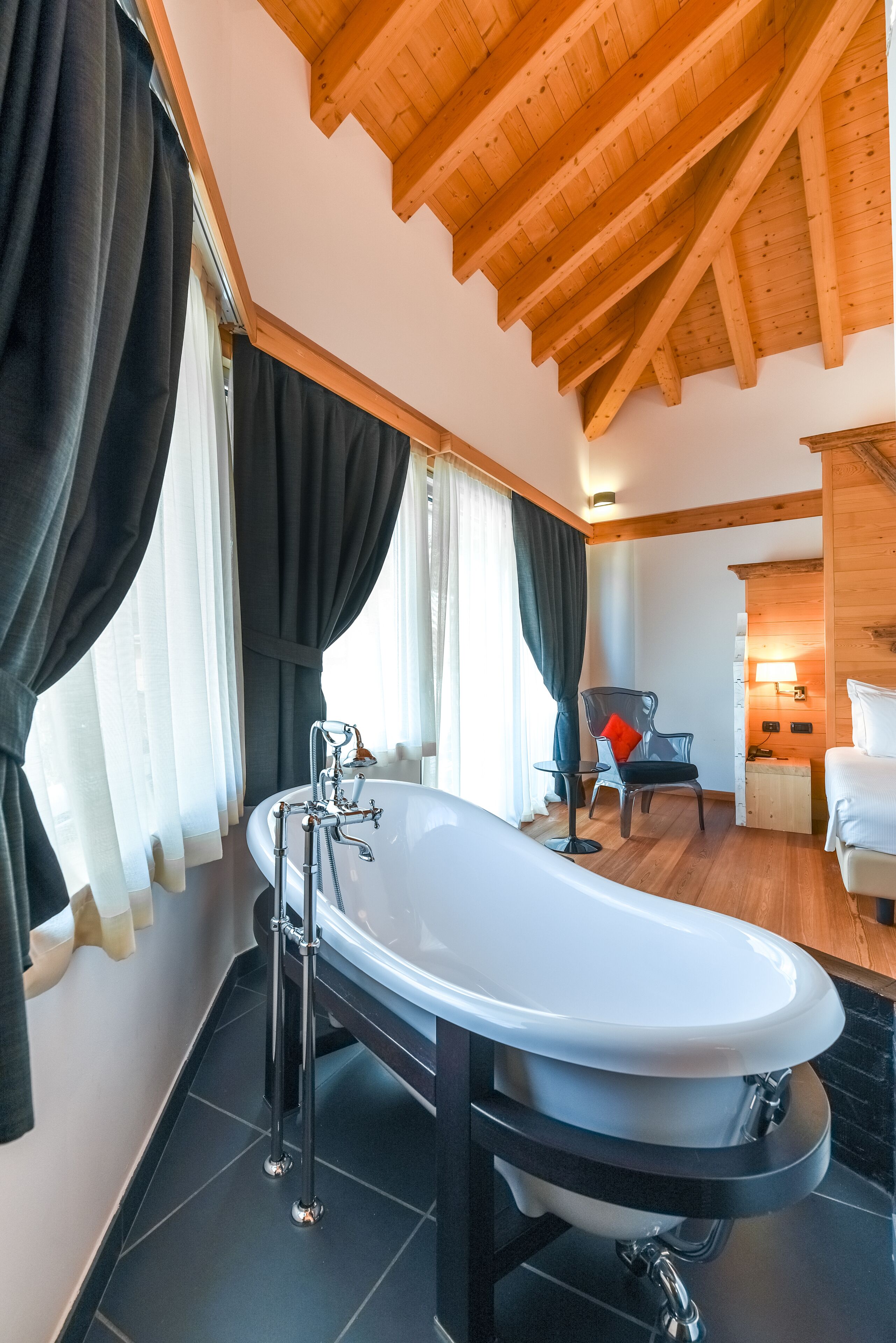 suite, bathtub (terrace) | 1 bedroom, premium bedding, down duvets, memory-foam beds