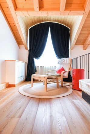 Suite | Premium bedding, down comforters, memory foam beds, minibar - Hotel Alla Posta (Saint-Vincent)