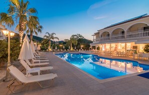 Outdoor pool - Edelweiss Hotel (Zakynthos)