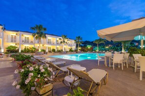 Outdoor pool - Edelweiss Hotel (Zakynthos)