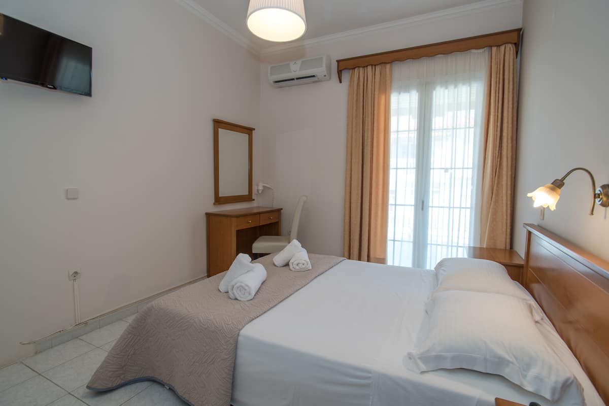 Appartamento, 1 camera da letto, vista giardino | Una cassaforte in camera, ferro/asse da stiro