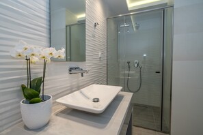 Standard Double Room, 1 Bedroom | Bathroom shower - Edelweiss Hotel (Zakynthos)