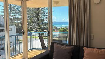 Apartamento, 1 quarto | Área de estar | TV de tela plana