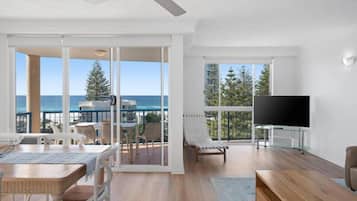 Apartamento | Área de estar | TV de tela plana