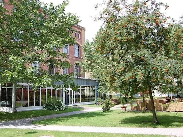 Terrace/patio - Center Hotel Alte Spinnerei (Burgstaedt)