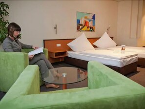 Ropa de cama hipoalergénica, escritorio y cortinas blackout 