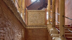 المنشأة من الداخل