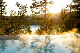 Couples treatment rooms, deep-tissue massages, Swedish massages