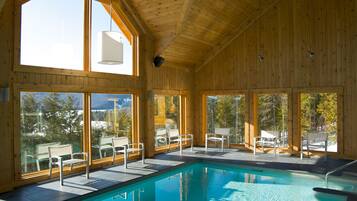 Indoor pool, pool loungers