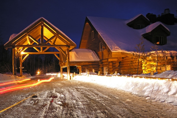 Fassade der Unterkunft – Abend/Nacht