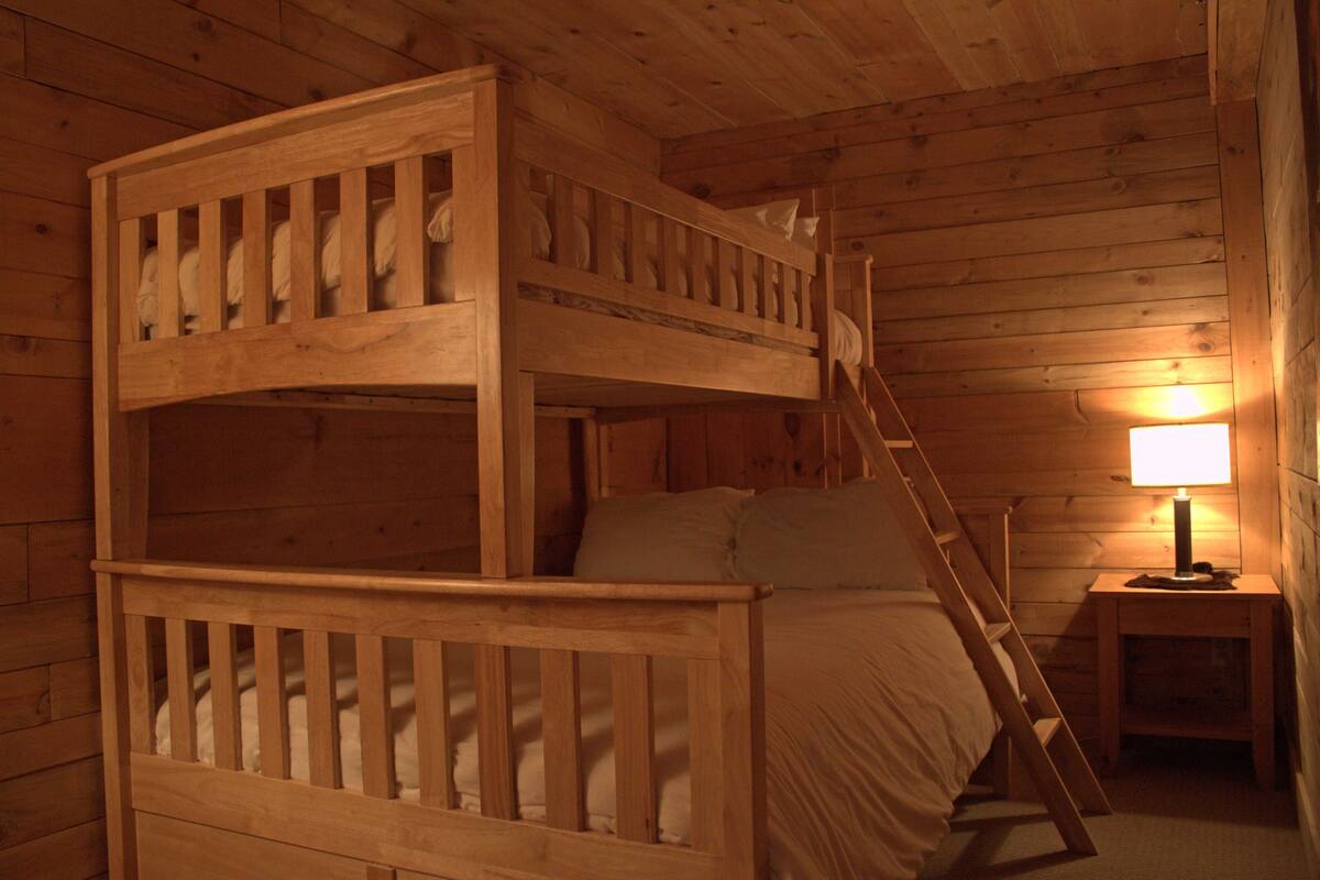 premium bedding, pillow-top beds, desk, blackout curtains