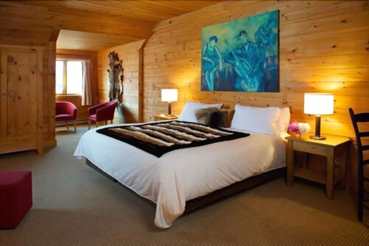 Rum - 1 queensize-sÀng | SÀngtillbehör av högsta kvalitet, bÀddmadrasser och skrivbord