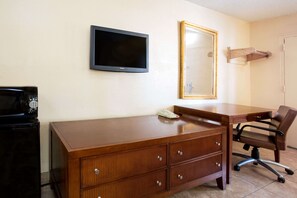 遮光カーテン、可動式ベッド、WiFi (無料)、ベッドシーツ