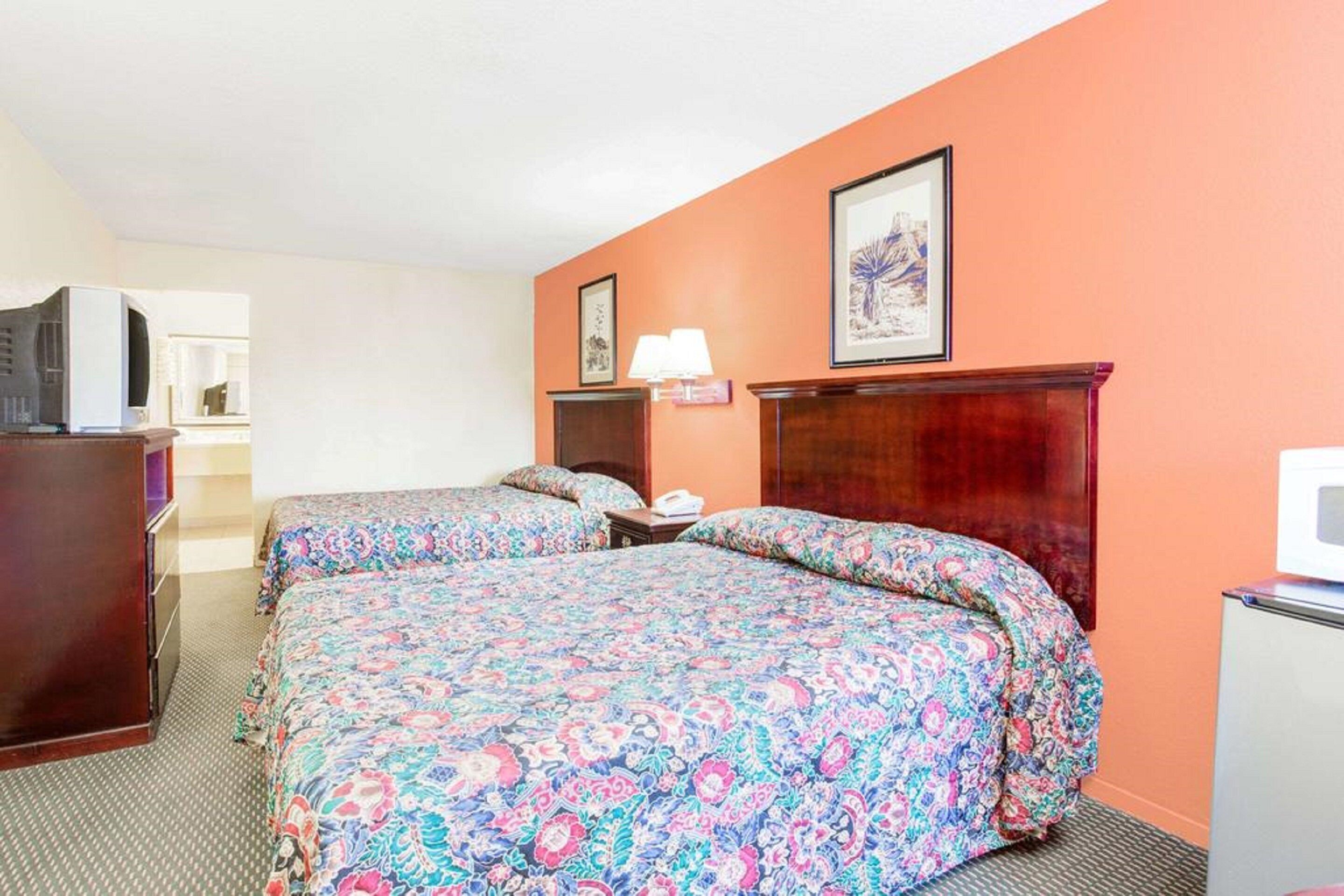 Two queen beds non smoking | Iron/ironing board, free WiFi, bed sheets