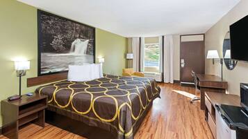 客房内保险箱、办公桌、熨斗/熨衣板、免费婴儿床