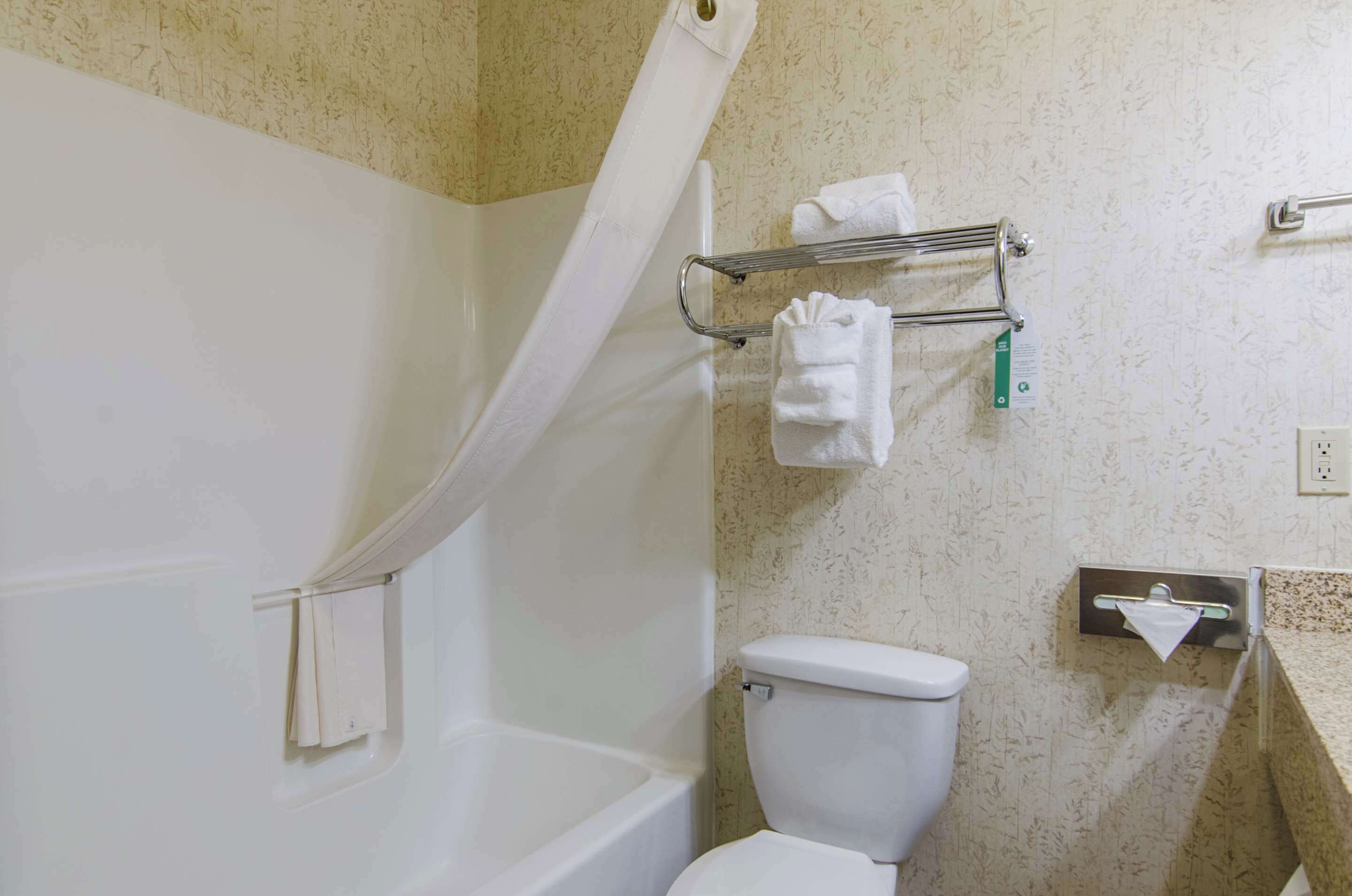 standard room, 1 king bed, non smoking | desk, iron/ironing board, free cots/infant beds, rollaway beds