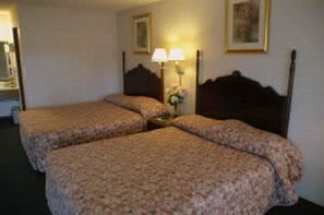 Habitación estándar, 2 camas Queen size | Escritorio, wifi gratis y ropa de cama 