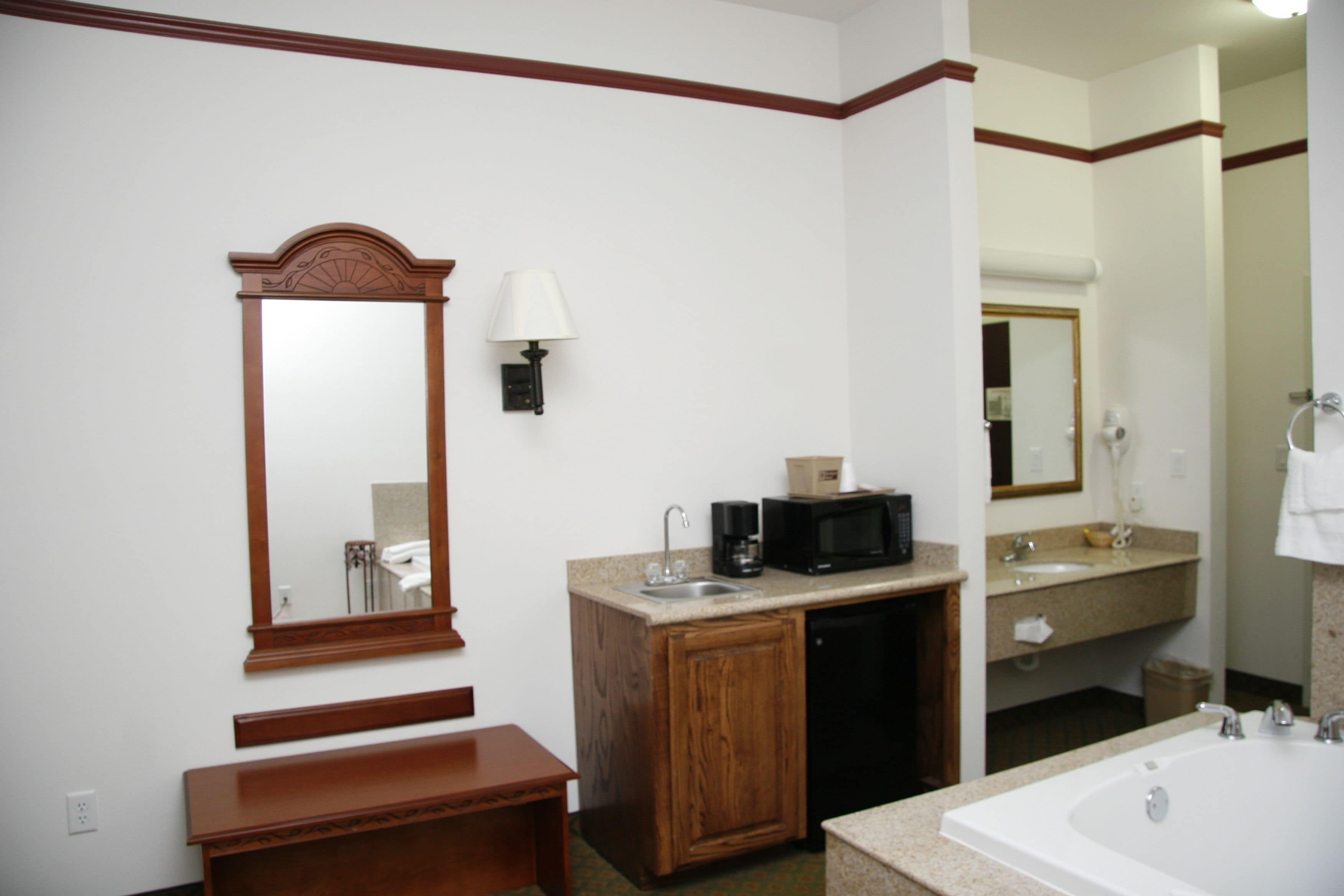 superior suite, 1 king bed, jetted tub | desk, soundproofing, iron/ironing board, free wifi
