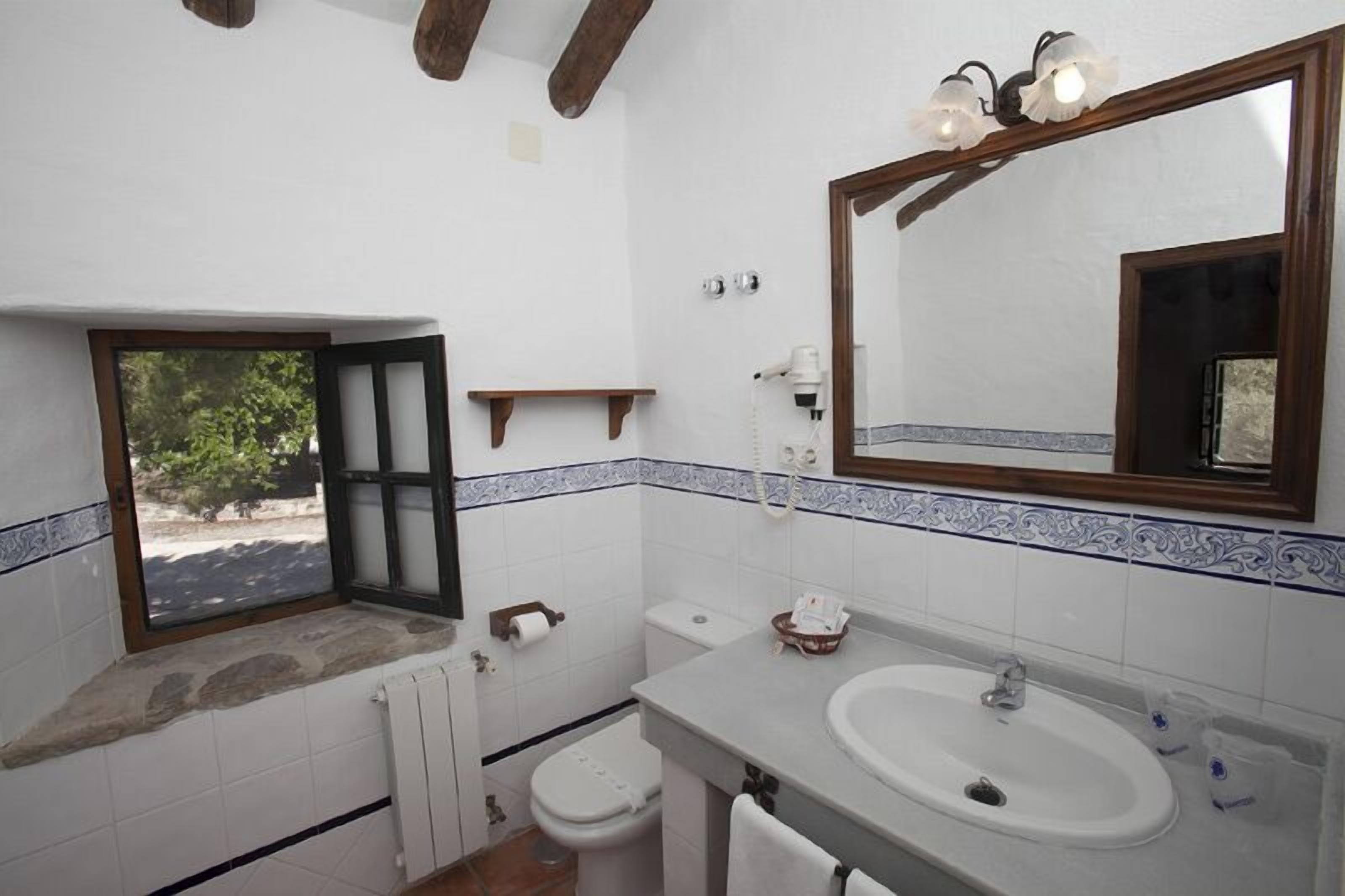 room with terrace | bathroom | free toiletries, hair dryer, towels