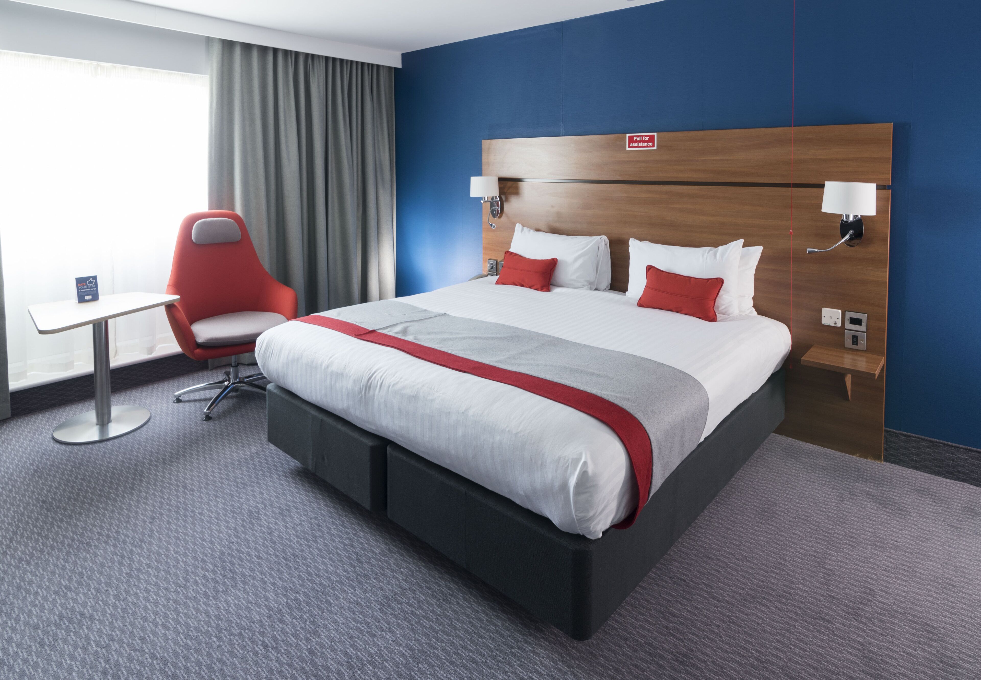 Premium bedding, desk, iron/ironing board, free cots/infant beds