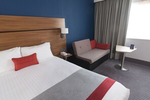 Premium bedding, desk, iron/ironing board, free cots/infant beds - Holiday Inn Express Birmingham Star City by IHG (Birmingham)