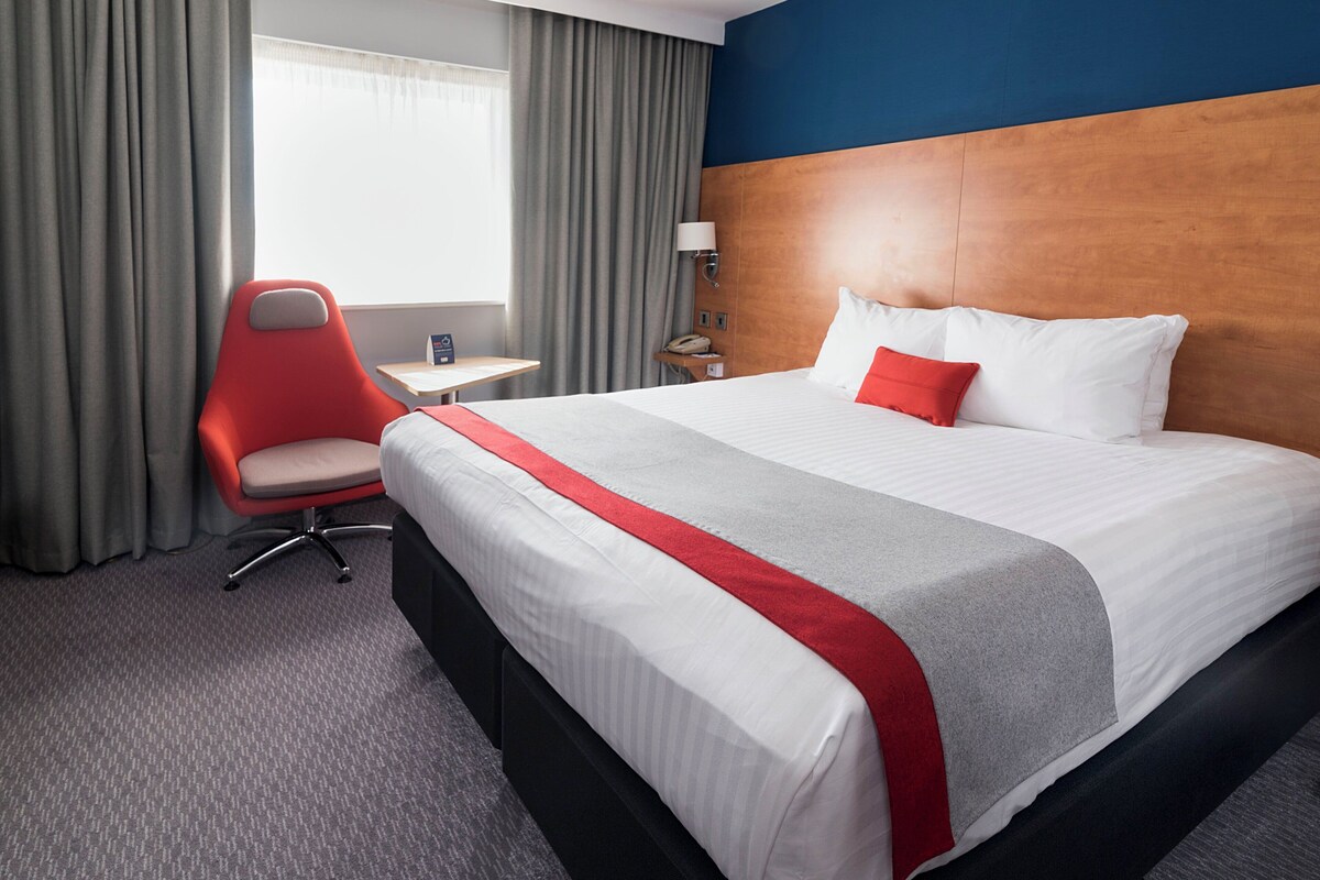 Standard Room, 1 Double Bed (Free Hot Breakfast) | Premium bedding, desk, iron/ironing board, cribs (free)