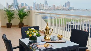 Grand-Suite, 3 Schlafzimmer (Deluxe) | Terrasse/Patio