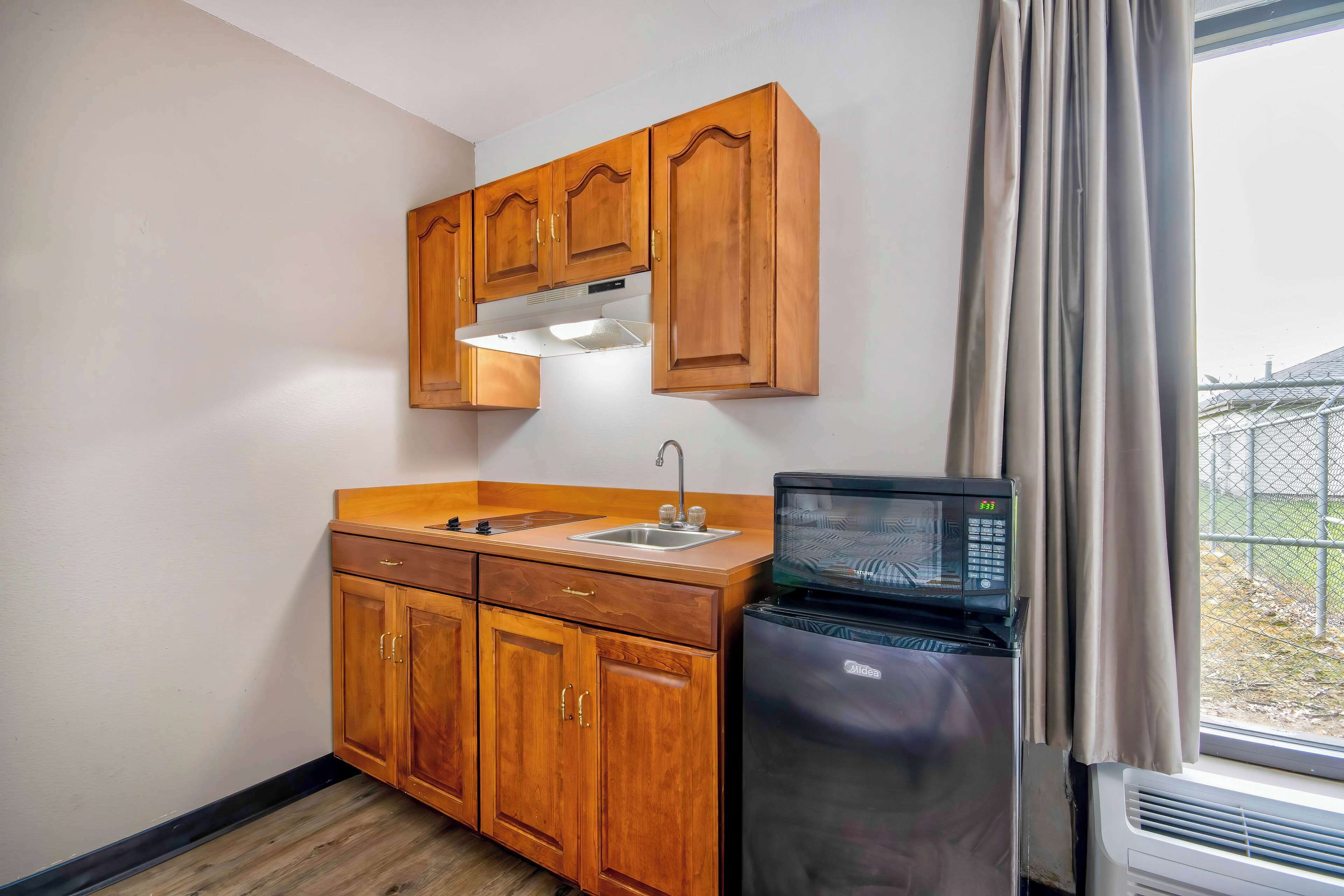 Jääkaappi, mikroaaltouuni