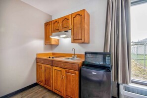 Fridge, microwave - Motel 6 Abbeville, LA (Abbeville)