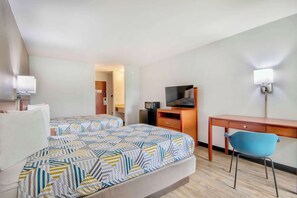 Desk, blackout curtains, iron/ironing board, free WiFi - Motel 6 Abbeville, LA (Abbeville)