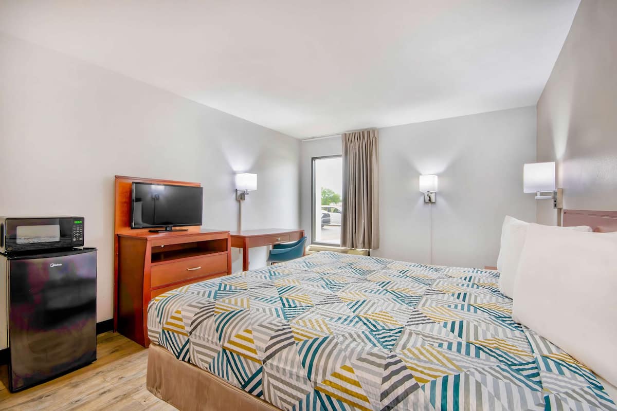 Desk, blackout drapes, iron/ironing board, free WiFi